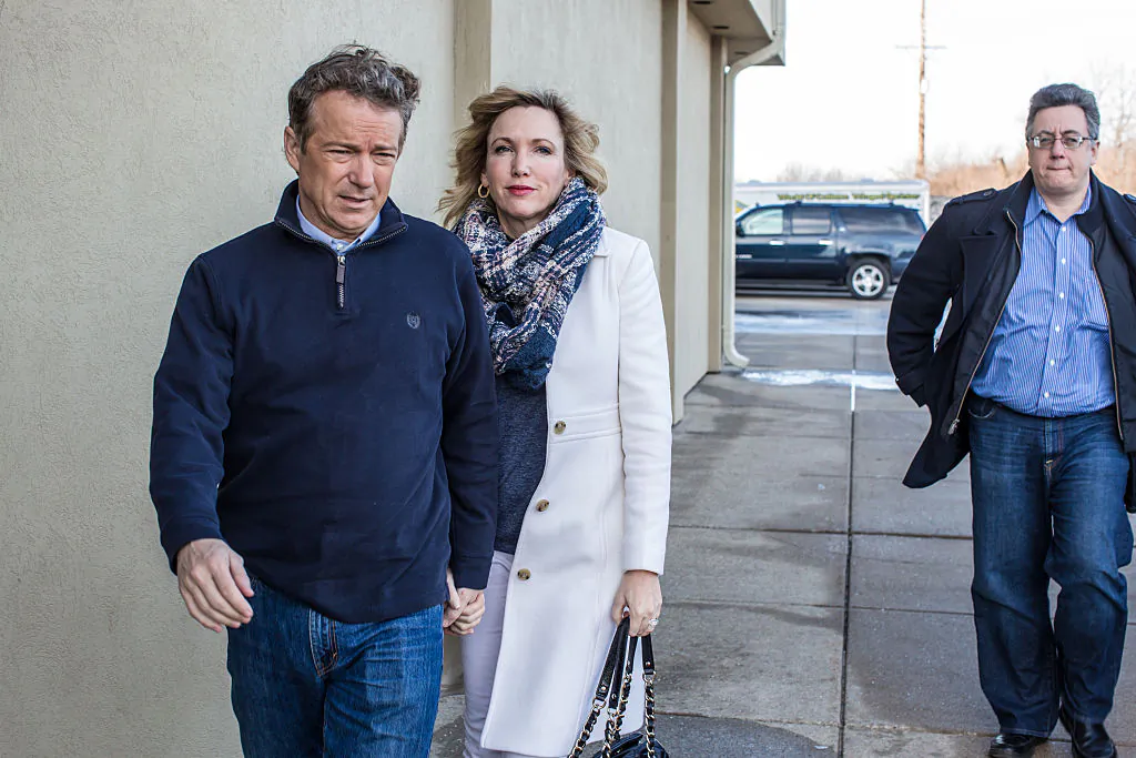 Sen. Rand Paul (R-KY) (L) and his wife Kelley Paul at a campaign event in Knoxville, Iowa, on Jan. 29, 2016. (Brendan Hoffman/Getty Images)
