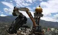 Indonesians Step Up Search for Quake Victims to Beat Deadline as Toll Exceeds 2,000