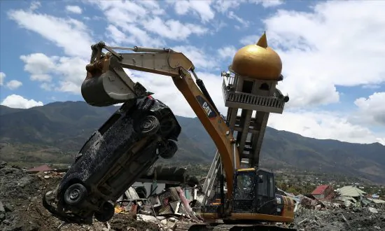 Indonesians Step Up Search for Quake Victims to Beat Deadline as Toll Exceeds 2,000