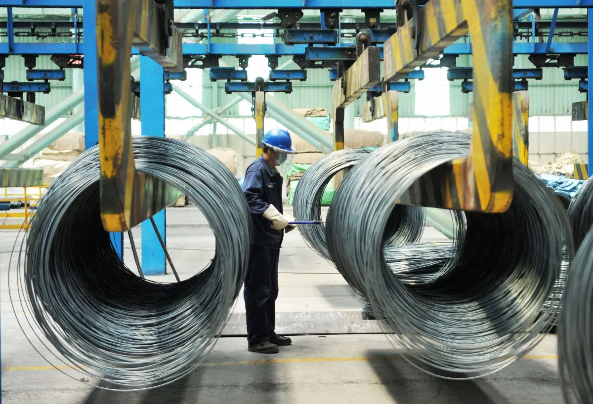 A worker handling steel cable at a steel factory in Qingdao in China's eastern Shandong Province on June 8, 2018. (AFP/Getty Images)