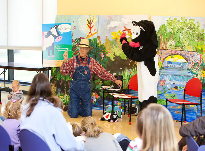 Ted Dreier illustrates the diversity in humanity to an audience at the Williamson County Public Library in Franklin, Tennessee. (Courtesy of Ted Dreier)