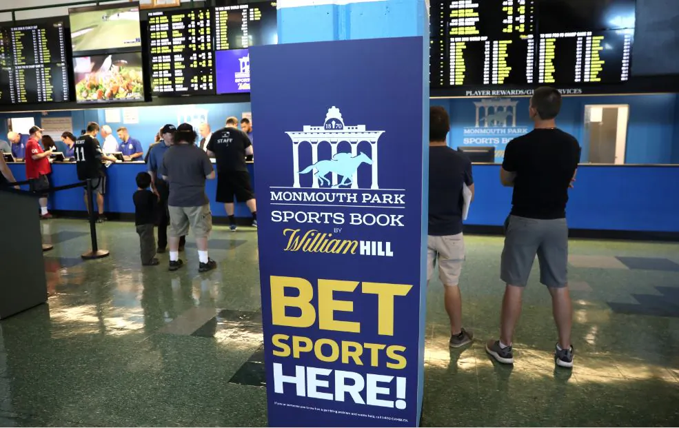 Gamblers place bets on sports at Monmouth Park Sports Book by William Hill, shortly after the opening of the first day of legal betting on sports in OCEANPORT, N.J., U.S., Jun. 14, 2018. (Mike Segar/Reuters)