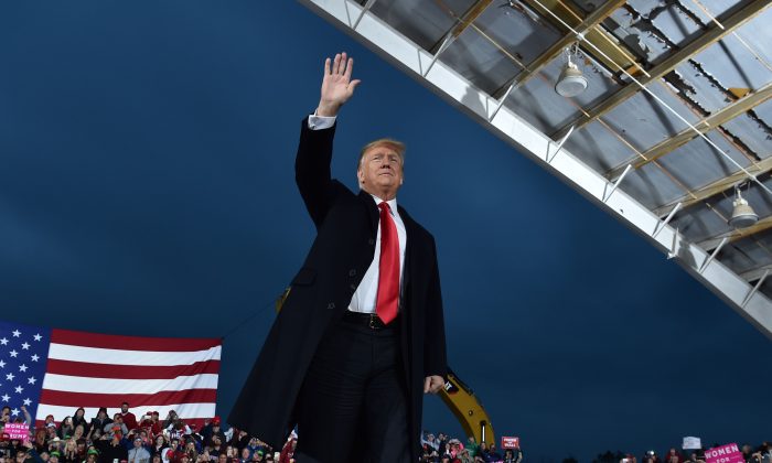US President Donald Trump arrives to a "Make America Great Again" rally in Lebanon, Ohio, on Oct. 12, 2018. (NICHOLAS KAMM/AFP/Getty Images)