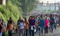 Over 1,000 Hondurans March Towards Mexico, United States Seeking Settlement