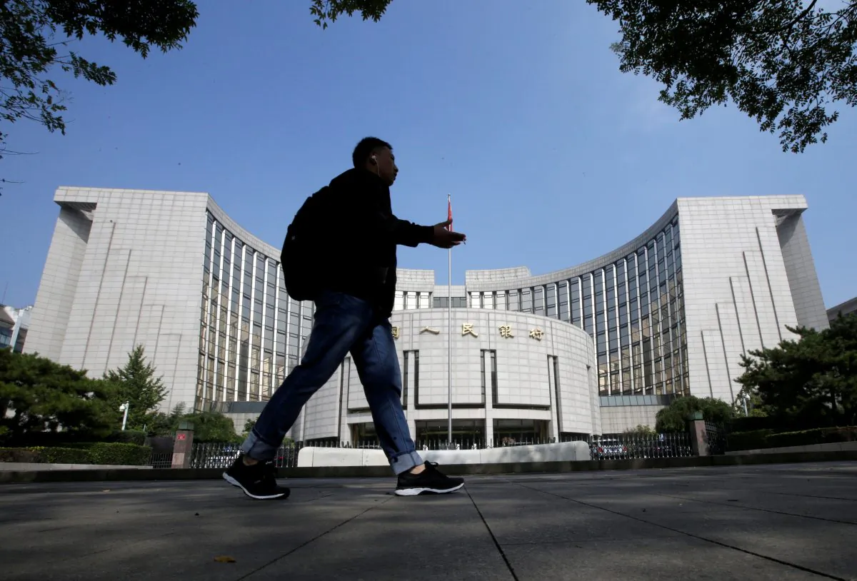 A man walks past the headquarters of the People's Bank of China (PBoC), the central bank, in Beijing on Sept. 28, 2018. (Jason Lee/Reuters)