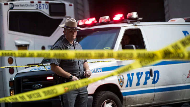 A law enforcement official stands guard on 32nd Street near an active New York City crime scene on Sept. 15, 2016. (Drew Angerer/Getty Images)