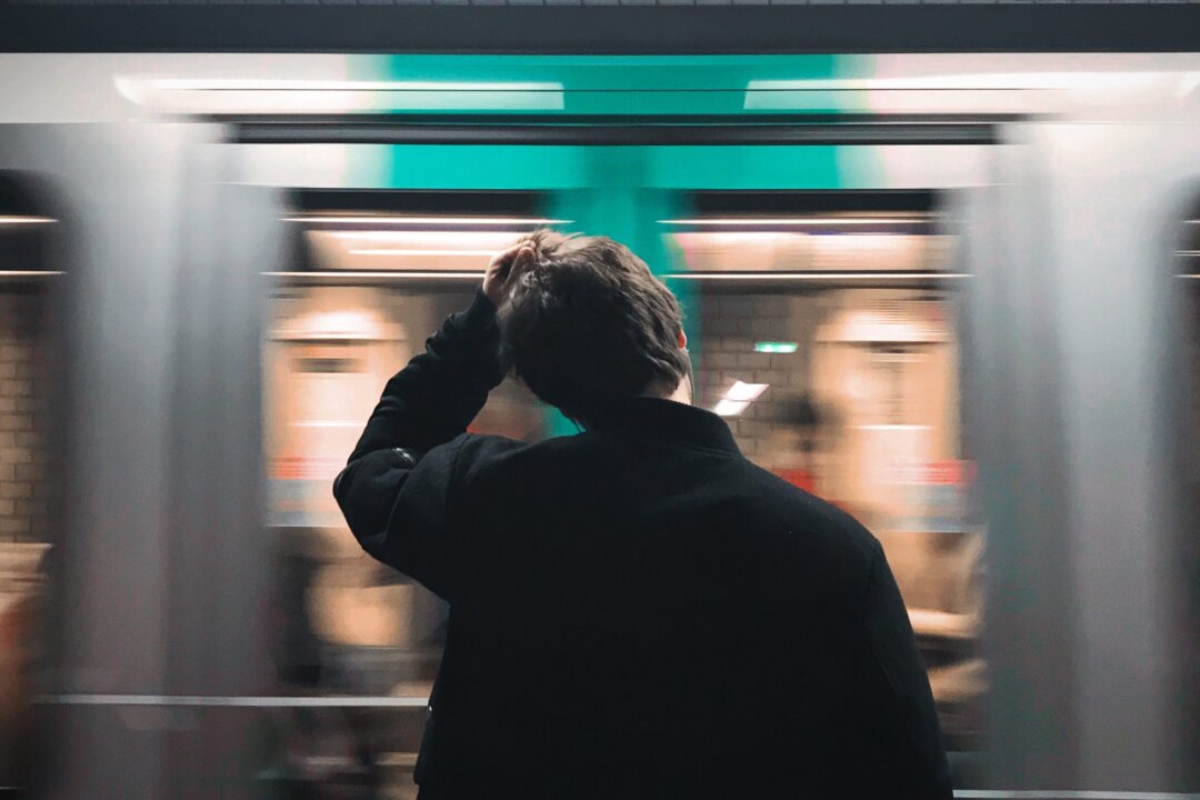 Heading into the day in a rush can be a quick trip to discontentment. (Fabrizio Verrecchia/ Unsplash)