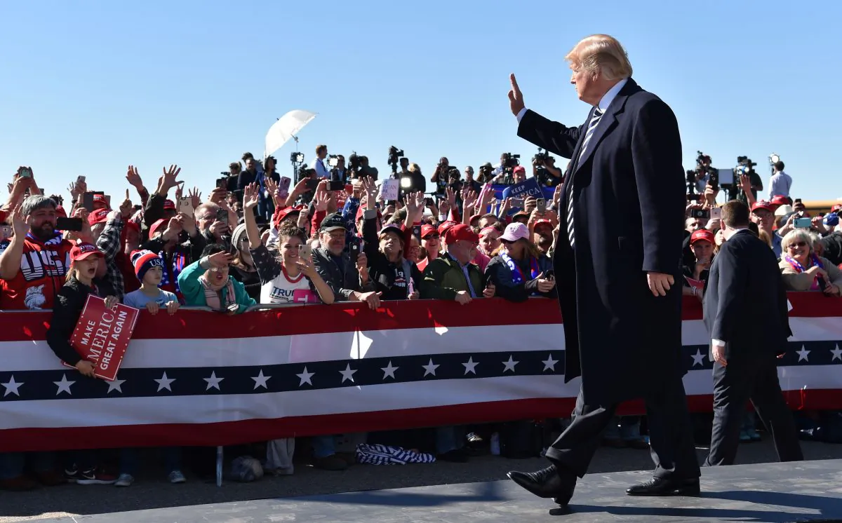 U.S. President Donald Trump arrives for a "Make America Great Again" rally at Elko Regional Airport in Elko, NV., on Oct. 20, 2018. (
Nicholas Kamm/AFP/Getty Images)