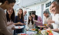 7 Ways to Stay Connected With Extended Family