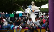 2,000 Migrants Vow to Re-Form Caravan and Push North