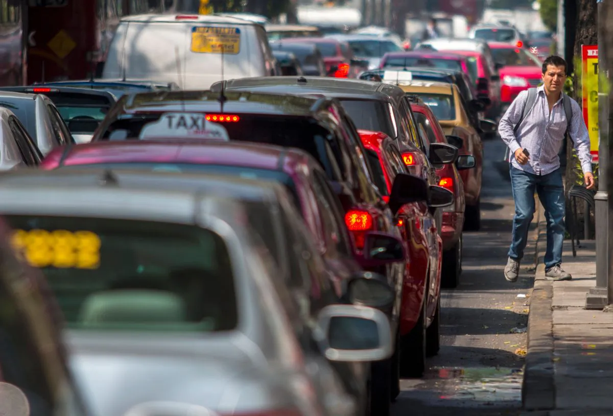 View of heavy traffic in a main avenue of Mexico City in this file photo. (Pedro Pardo/AFP/Getty Images)