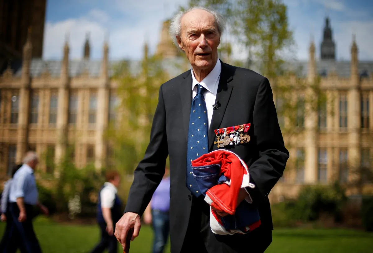 World War II Norwegian resistance fighter Joachim Roenneberg in Westminster, London, on April 25, 2013. (Reuters/Andrew Winning)