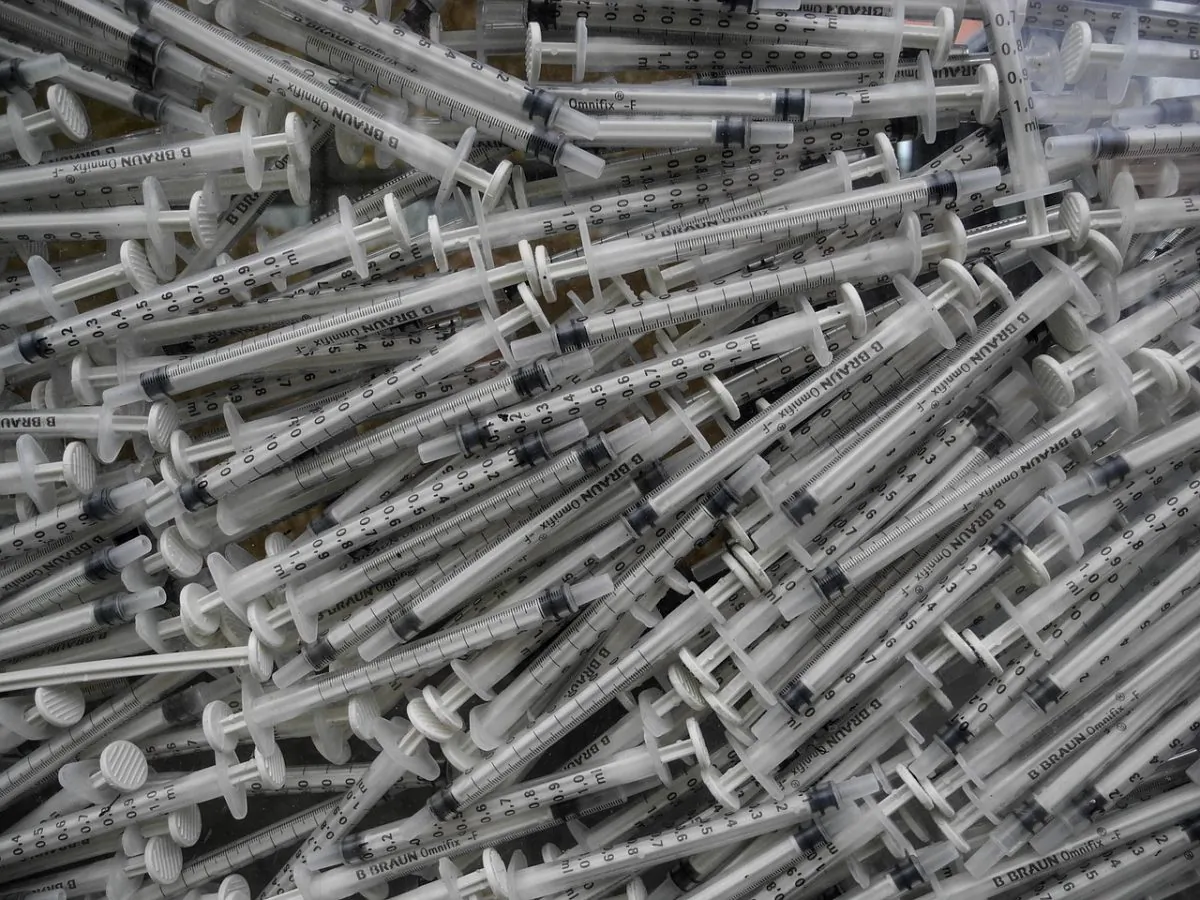 Pile of syringes (Pixabay)