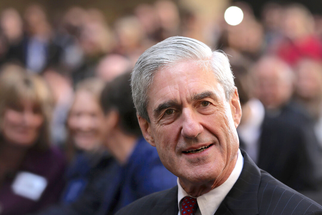 Former FBI Director Robert Mueller at the ceremonial swearing-in of FBI Director James Comey at FBI headquarters on Oct. 28, 2013. (Alex Wong/Getty Images)
