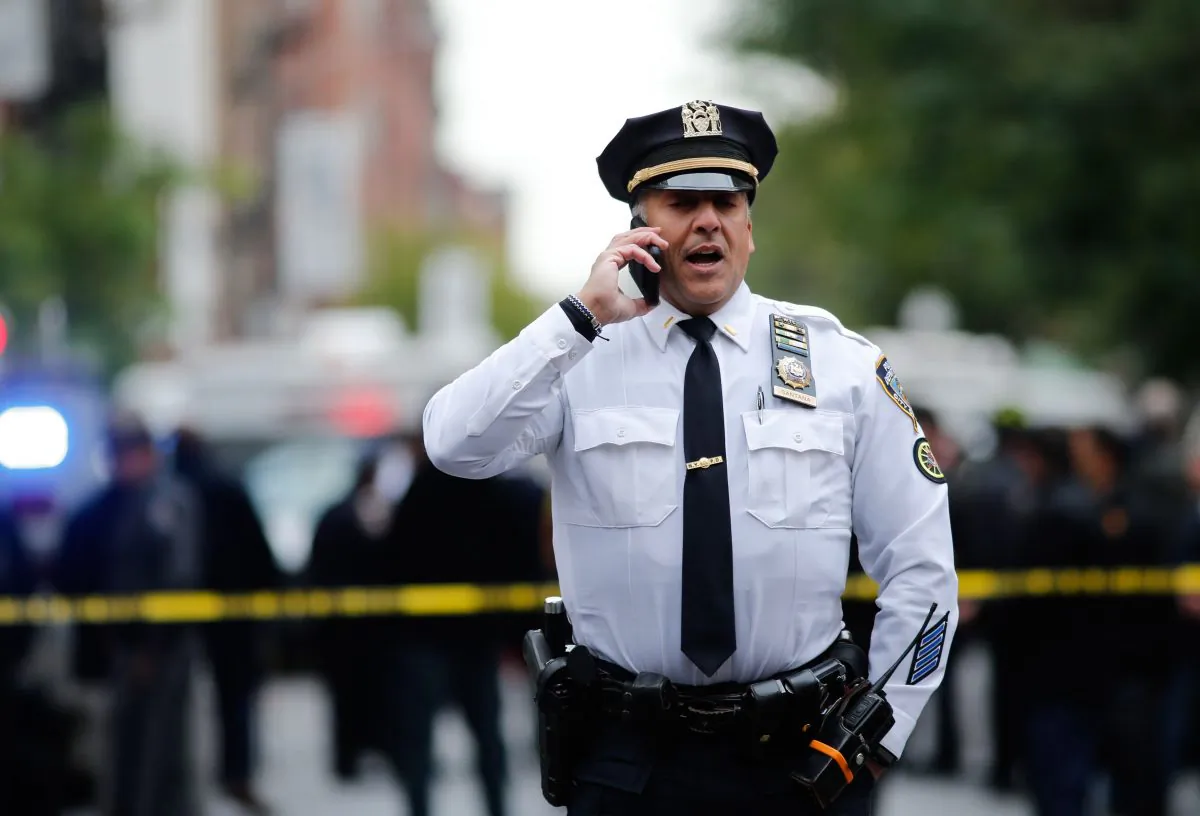 A police officer in Midtown Manhattan on Oct. 26, 2018. (KENA BETANCUR/AFP/Getty Images)