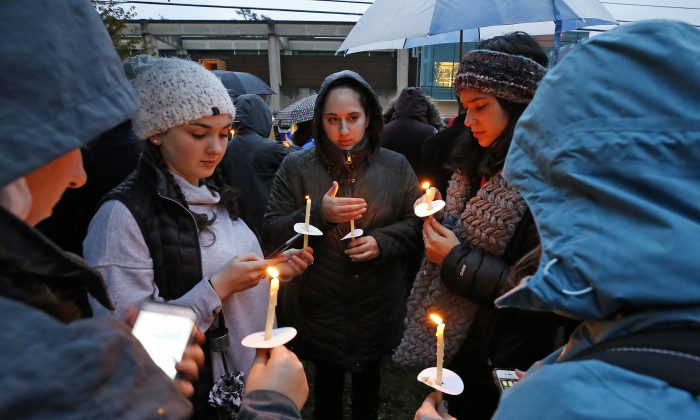 A group of girls wait for the start of a memorial, for the victims of the shooting at the Tree of Life Synagogue, on Oct. 27, 2018. (Gene J. Puskar/AP)