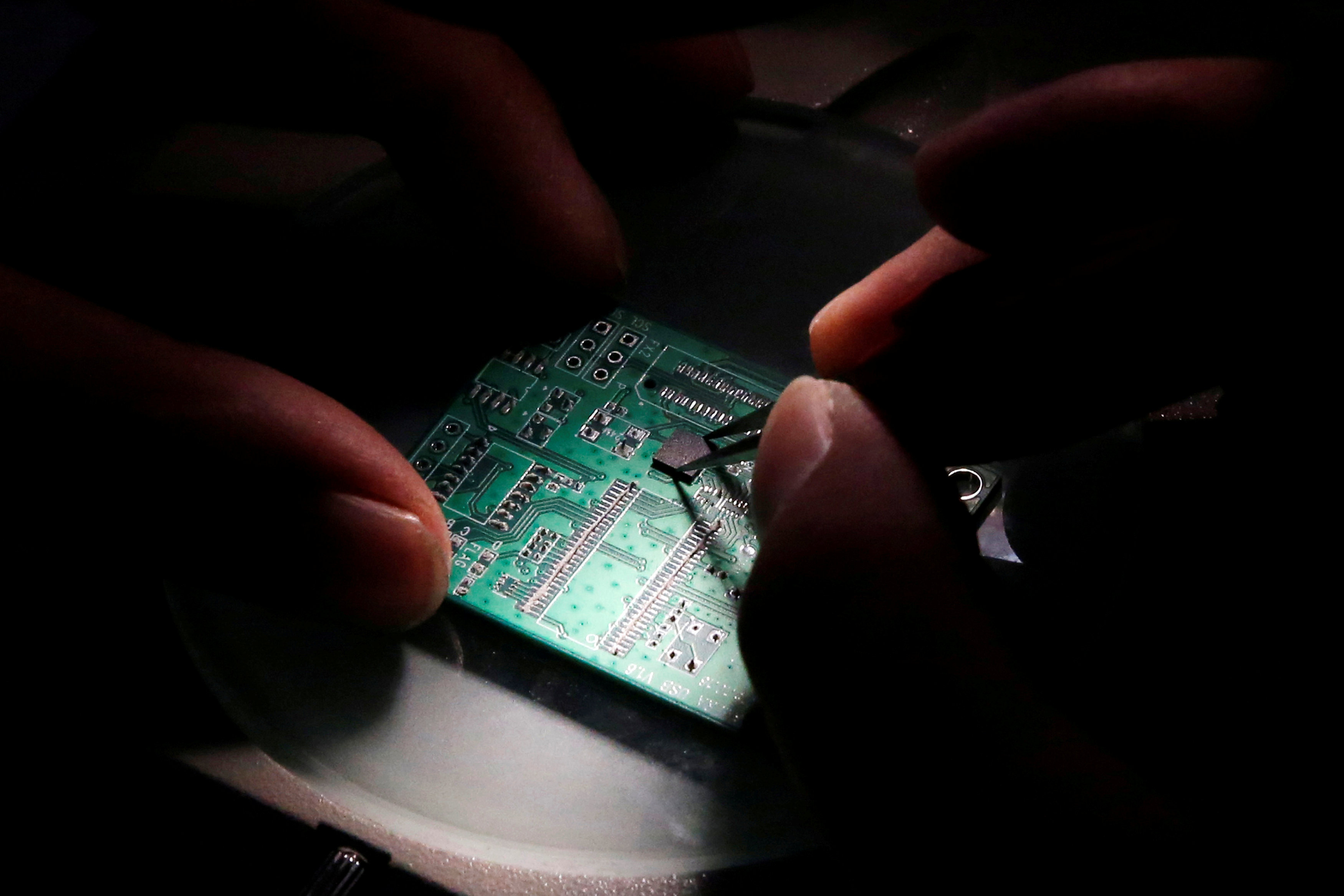 Hundreds of China's Semiconductor Production Lines Risk Being Delayed or Shelved - Vimarsana News
