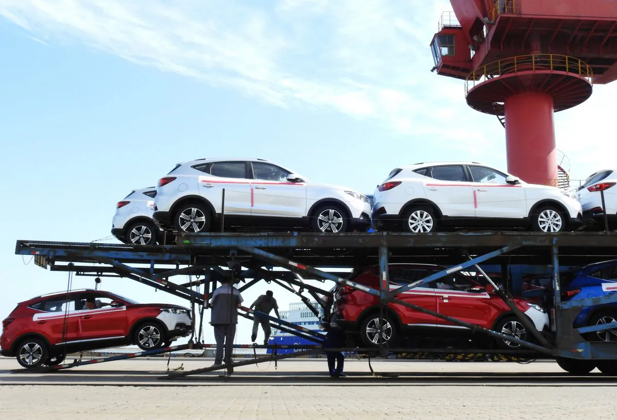 Workers load cars to be exported at a port in Lianyungang in China's eastern Jiangsu Province on May 31, 2018. ( -/AFP/Getty Images)