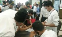 Divers Are Searching for the Missing 189 Lion Air Survivors