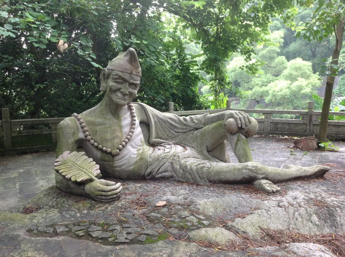 Monk Jigong was known to help the poor and stand up to injustice. A statue of Jigong, the monk, in Wanzai Zhuxian Cave Park in Zhuhai, China. (Public Domain)