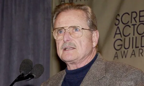 Actor William Daniels Stops a Burglar From Invading His Home
