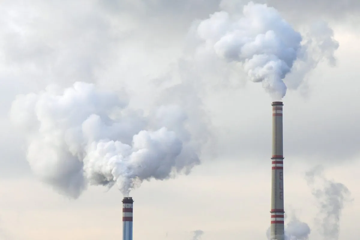 Power plant chimney spew clouds of gas and particles into the air. Air pollution standards set by the EPA have become stricter over the years, and now may be impossible to achieve. (PublicDomainPictures/pixabay.com)