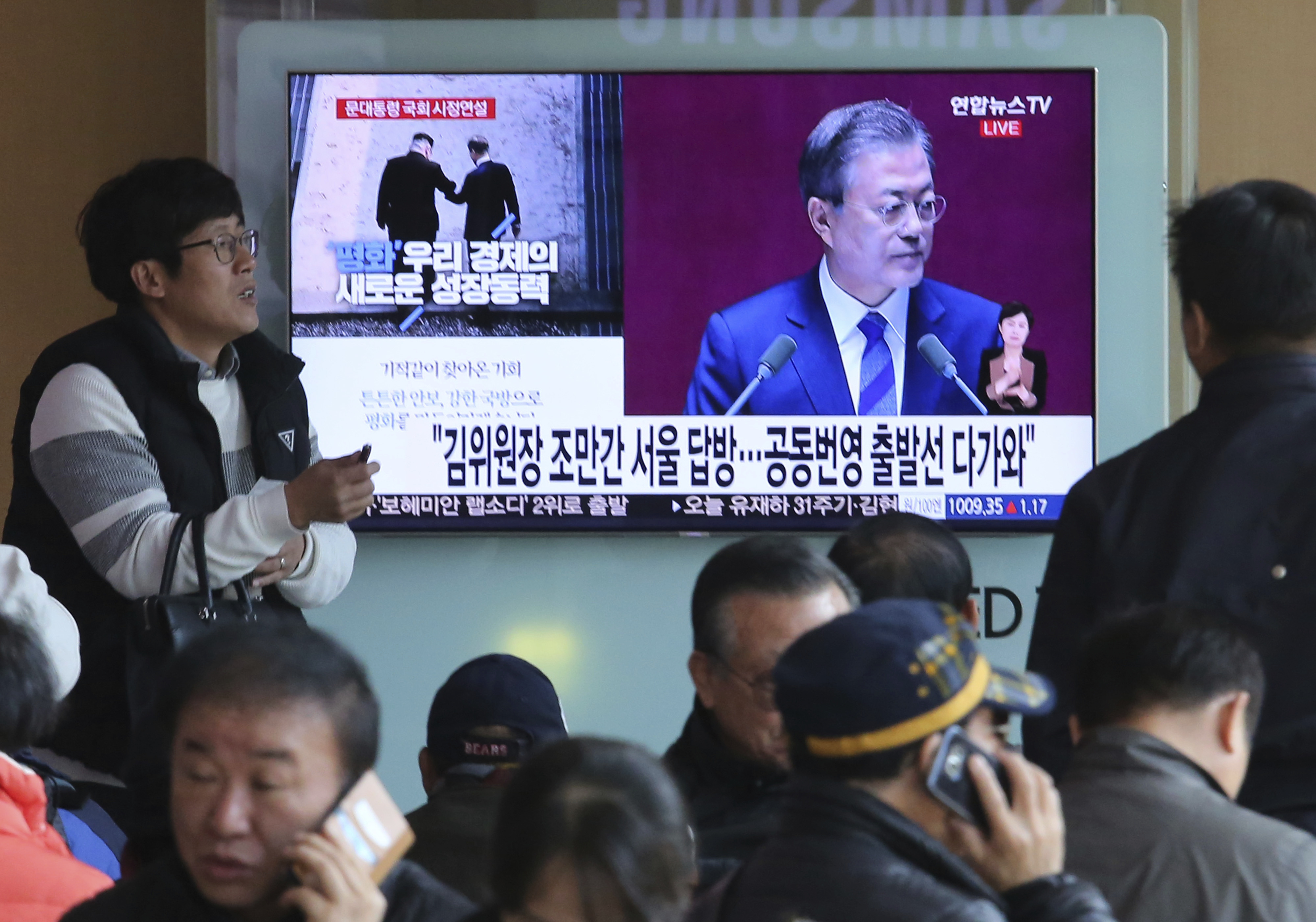 People watch TV President Moon