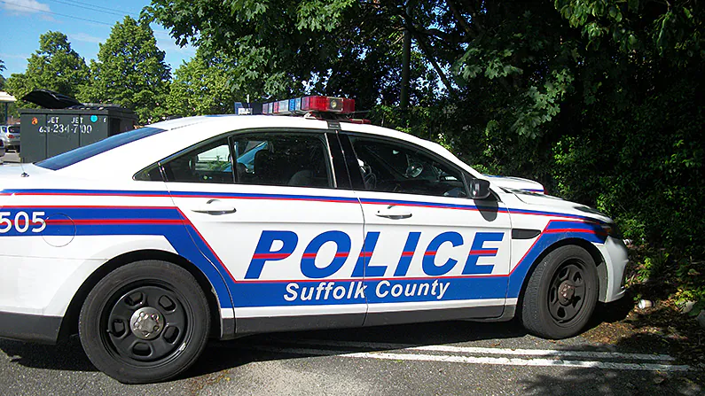 A Suffolk County Medical Examiner has confirmed that the skeleton found under a Long Island man's home belongs to his long-lost father, Long Island, New York, Dec. 11, 2018. (DanTD/Wikimedia Commons)
