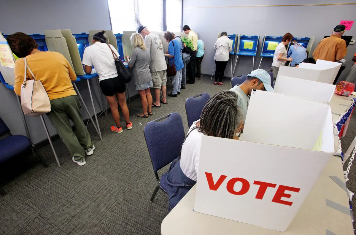 People cast their ballots for the 2016 general elections at a crowded polling station as early voting begins in Carrboro, N.C., U.S., Oct. 20, 2016.  (Jonathan Drake/Reuters)
