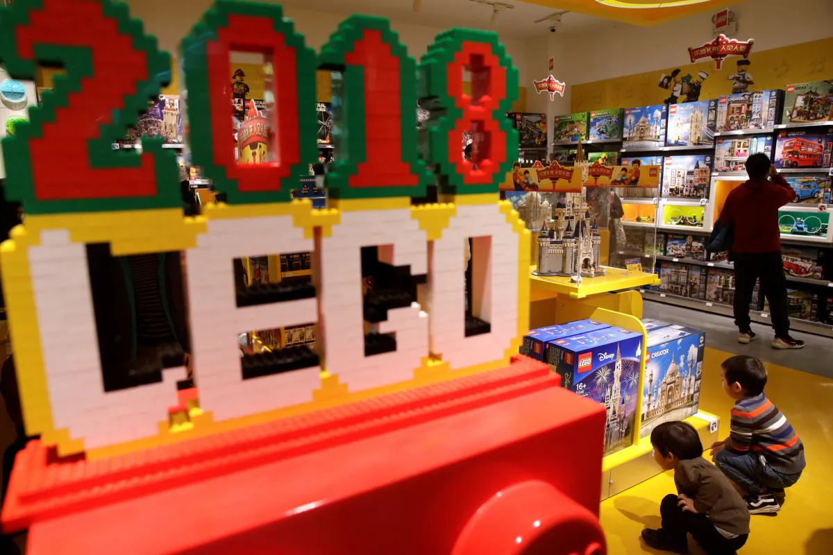 lego-will-pay-you-to-build-models-for-new-michigan-store-cult-of-mac