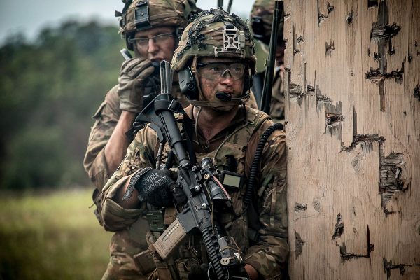 soldiers-Clearing-building