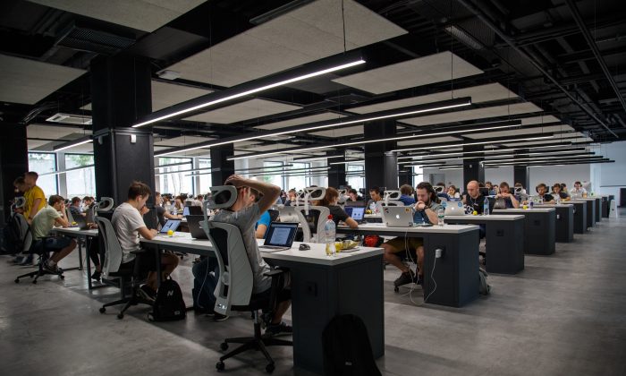 Sit Stand Desks Cut Daily Sitting Time May Help Engage Workers