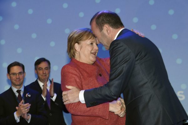Manfred Weber congratulated Angela Merkel