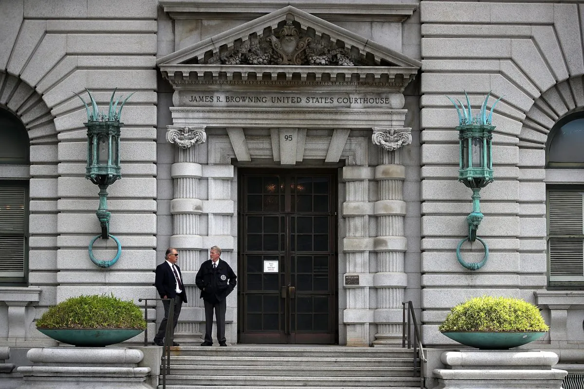 Security guards stand in front of the 9th U.S. Circuit Court of Appeals in San Francisco, Calif., on June 12, 2017. (Justin Sullivan/Getty Images)