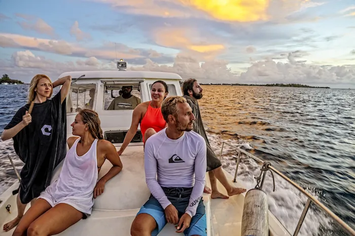 The Sunset Holidays group heads ashore at sunset. (Tania Elisarieva)
