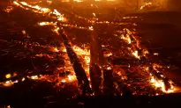 Northern California Wildfire Leaves Town in Ruins, Thousands Flee