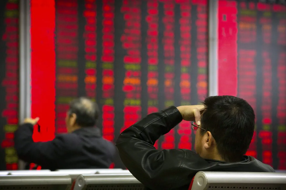 Chinese investors monitor stock prices at a brokerage house in Beijing on Oct., 31, 2018. (Mark Schiefelbein/AP)