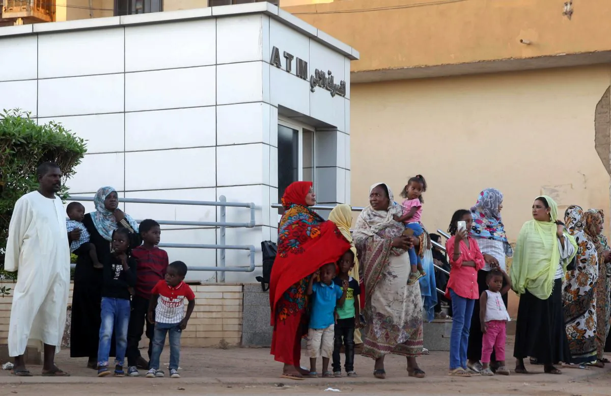 Residents stand outside an automated teller machine (ATM) in Khartoum, Sudan on Nov. 8, 2018. (Mohamed Nureldin Abdallah/Reuters)
