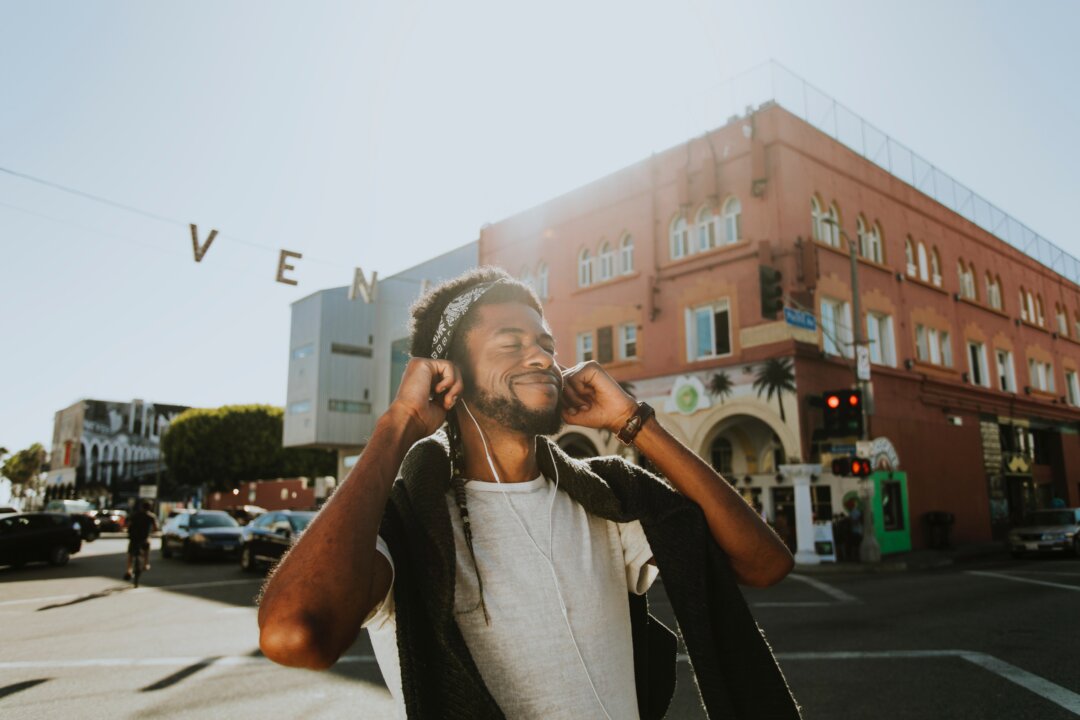Music's power to put is in a good mood is now being put to use in therapy sessions. 
(rawpixel/Unsplash)