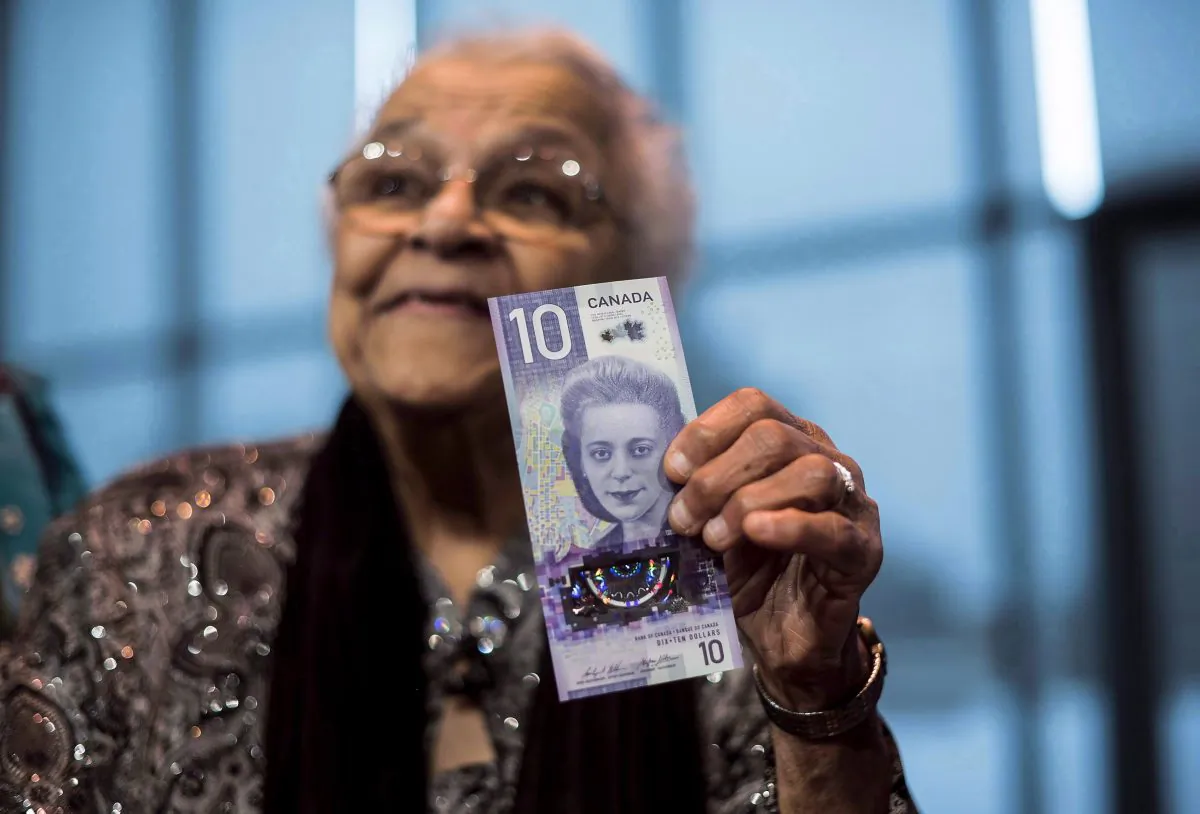 Wanda Robson, sister of Viola Desmond, holds the new $10 bank note featuring Desmond during a press conference in Halifax, on March 8, 2018. (Darren Calabrese/The Canadian Press)