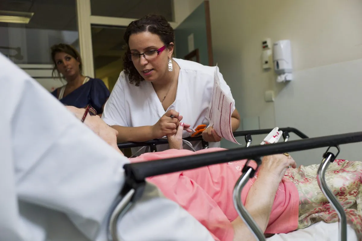 A nurse treats a patient in the emergency room of the Argenteuil hospital in the suburbs of Paris on July 23, 2013. (Credit: Fred Dufoura/AFP/Getty Images)