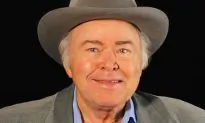 Country Legend Roy Clark Dies at 85, Reports Say