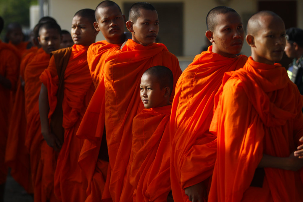 Monks wait outside Khmer Rouge Hearing