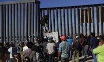 Some Migrants From Tijuana Push Within 500 Feet of US-Mexico Border