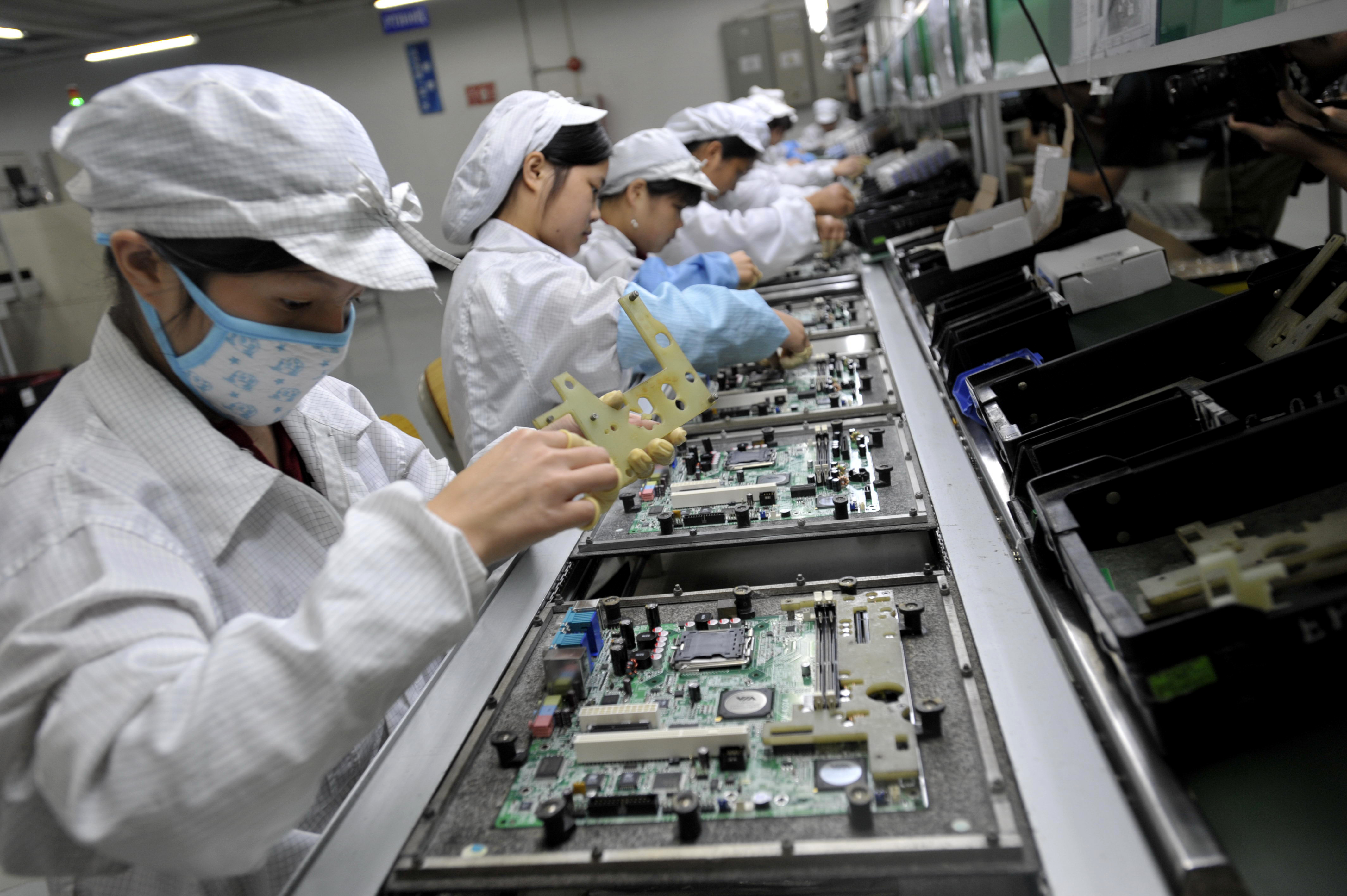 Shutdown of Foxconn's Factories in China Threatens Apple's Supply Chain - Vimarsana News