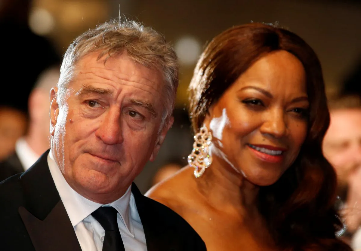 Robert De Niro and his wife Grace Hightower pose on the red carpet at the 69th Cannes Film Festival in France, May 16, 2016. (Eric Gaillard/Reuters)