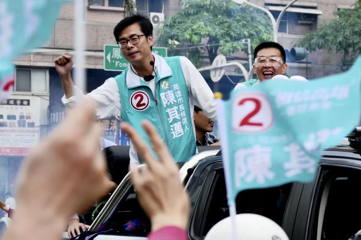 Democratic Progressive Party Kaohsiung mayoral candidate, Chen Chi-mai at left reacts to supporters during a rally in Kaohsiung, central Taiwan on Nov 20, 2018. China and its growing pressure campaign loom large as Taiwan holds elections for mayors and other local officials on Nov. 24, in what is partly seen as a referendum on the policies of independence-leaning President Tsai Ing-wen. (AP Photo)