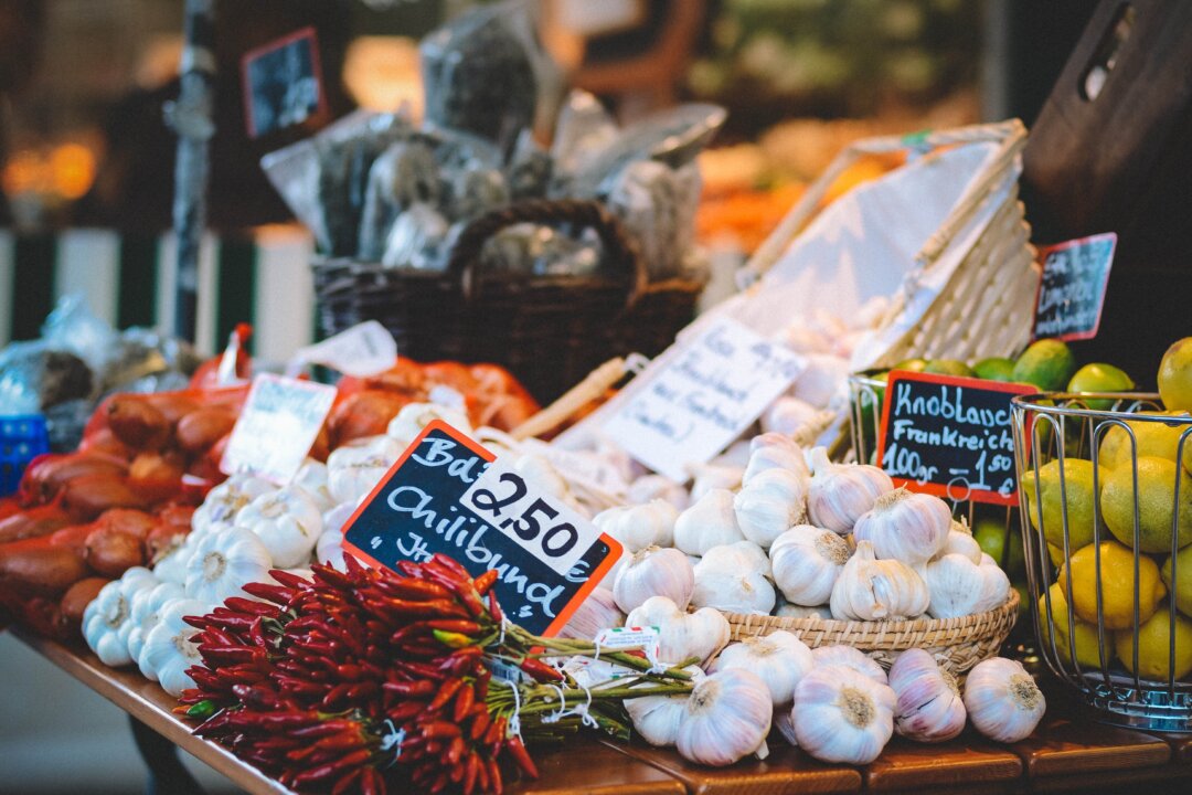 Eating organic produce reduces a person's exposure to pesticides that the WHO warns could cause cancer. (Mohammad Saifullah/Unsplash)