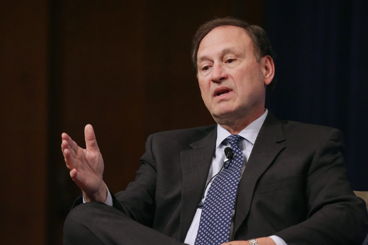 Justice Alito Receives Standing Ovation for Opinion Overturning ...