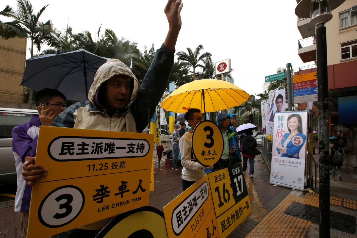 Supporters of Lee Cheuk-yan, a candidate for Hong Kong’s democratic camp, try to canvass votes for a crucial legislative by-election at the Mei Foo residential estate, in Hong Kong, China on Nov. 25, 2018. (James Pomfret/Reuters)